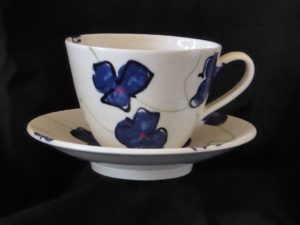 Basalt servies porselein café-au-lait kop en schotel Blauwe bloem