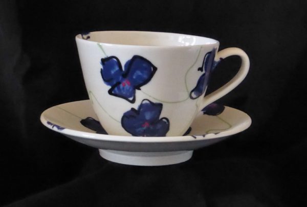 Basalt servies porselein café-au-lait kop en schotel Blauwe bloem