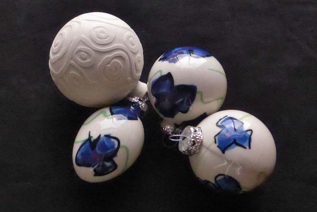 Basalt servies Blauwe bloem kerstballen schilderen